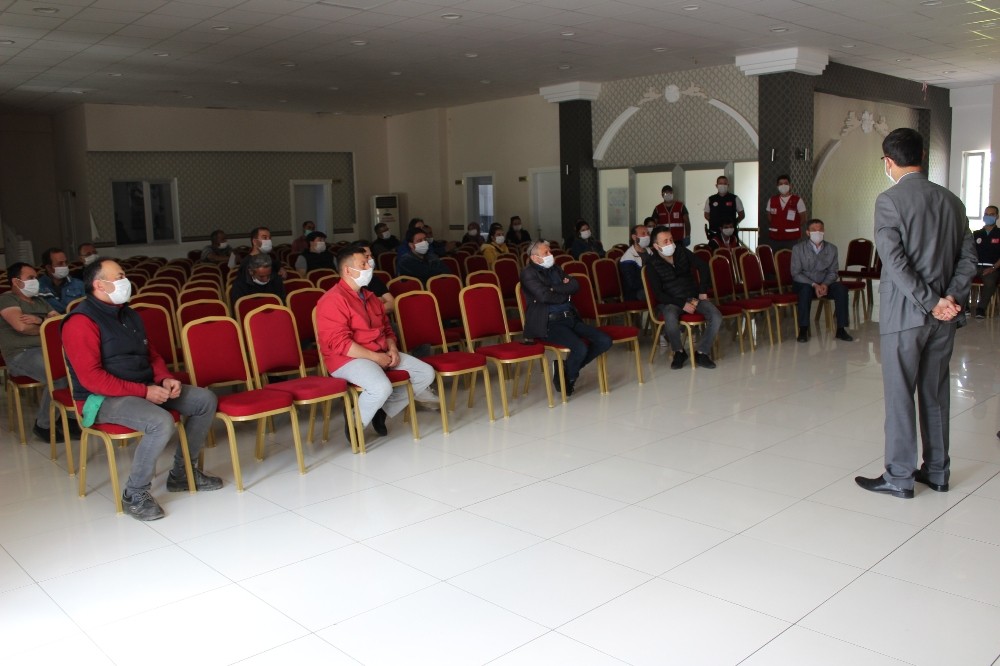 Bayramiç’te berber ve kuaförlerle toplantı 