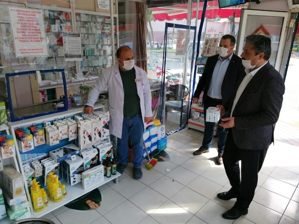 Bayramiç’te eczanelere ücretsiz maske dağıtıldı 