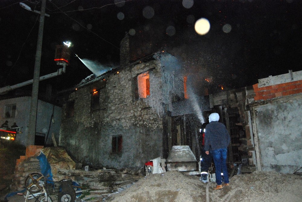 Bayramiç’te korkutan yangın 