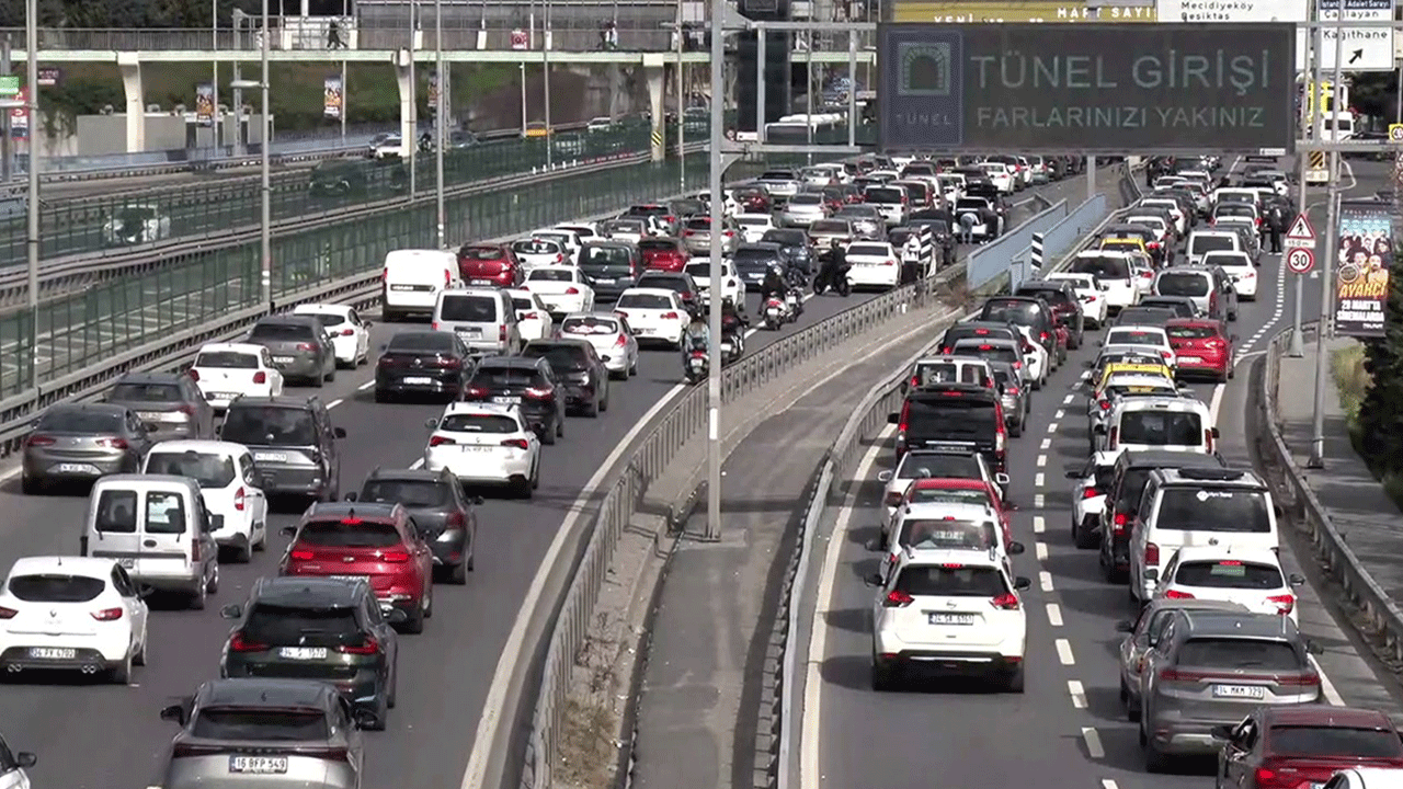 Bayramın ikinci gününde trafik rekoru kırıldı!