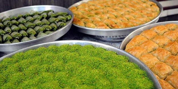 Bayramlarda sofraları şenlendiren yöresel tatlılar