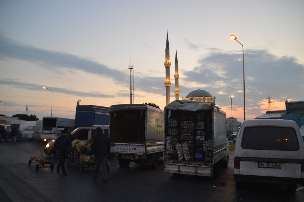 Bayrampaşa halinde gece başlayan yoğunluk sabah saatlerine kadar devam etti 