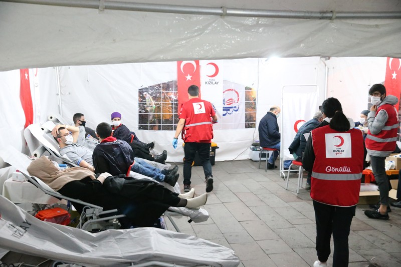Bayrampaşa, Kızılay’a kan vermeye koştu 