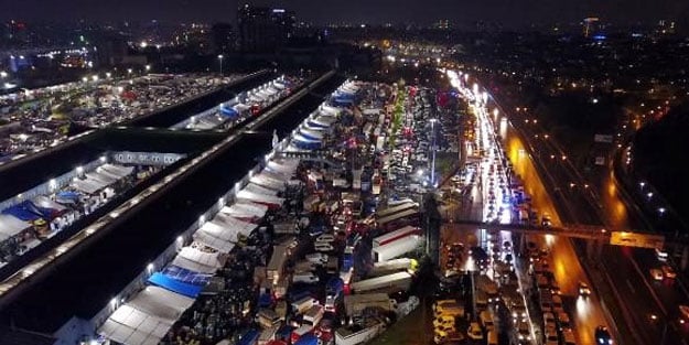 Bayrampaşa Sebze ve Meyve Hali'nde uzun kuyruklar oluştu