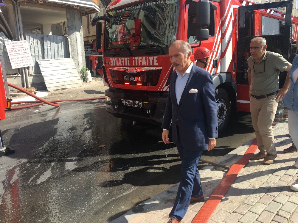Bayrampaşa’da 7 katlı binanın çatı katı yandı 