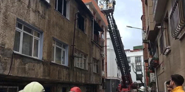 Bayrampaşa'da bir iş yerinde çıkan yangın söndürüldü