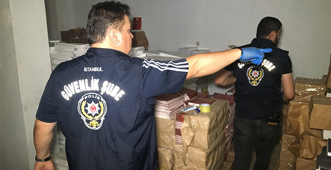 Bayrampaşa'da korsan kitap operasyonu