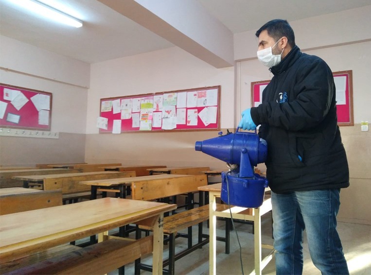 Bayrampaşa’da okullar dezenfekte edildi 
