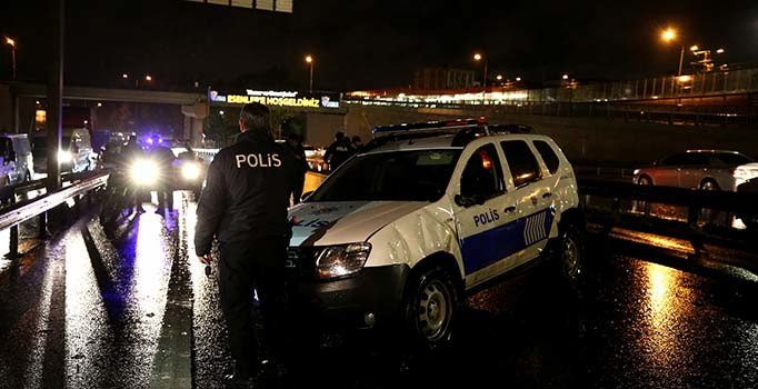 Bayrampaşa'da polis aracı takla attı: 1 yaralı