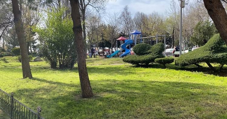 Bayrampaşa'da sopalarla çocuk darbeden 2 şüpheli tutuklandı