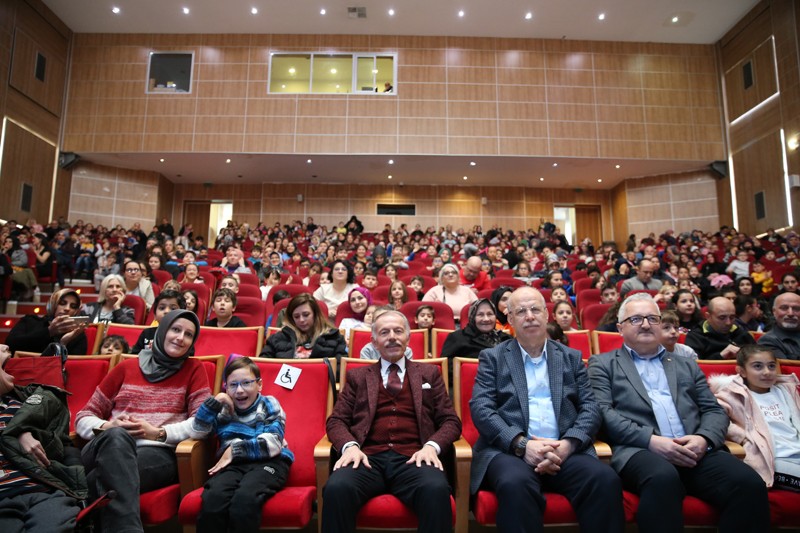 Bayrampaşalı çocuklar doyasıya eğlendi 