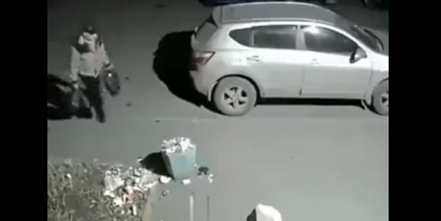 Bazen küçükler de ders verir! Minik çocuktan yaşlı adamı utandıracak hareket