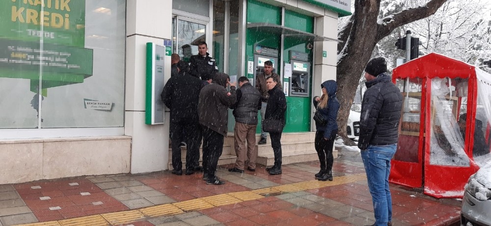 Bazı bankalarda korona virüs uygulaması 