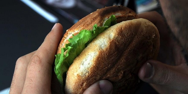 Bazı hamburgerlerde fare ve insan DNA'sına rastlandı