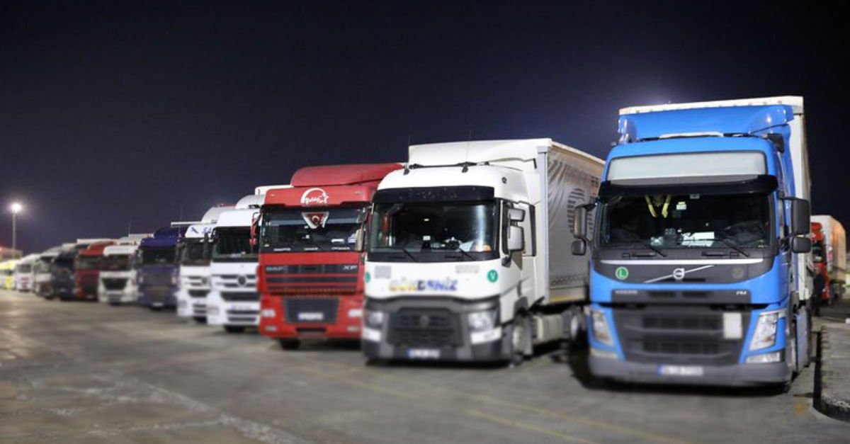 Bazı TIR şoförleri Kapıkule'de kontak kapattı