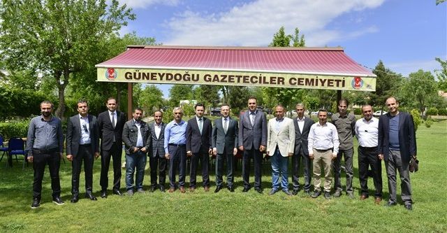 Vali Aksoy gazetecilerle bir araya geldi