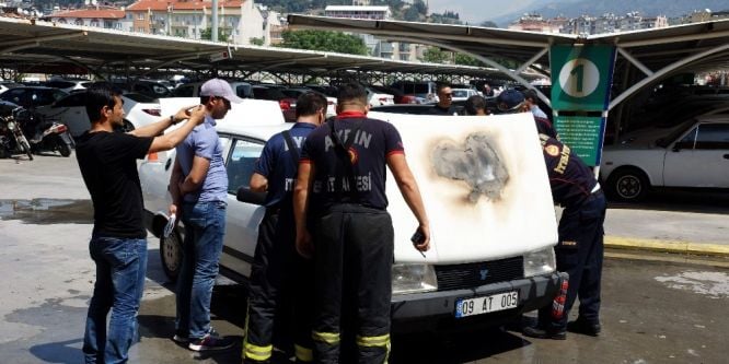 AVM otoparkındaki araç yandı