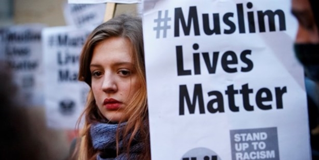 BBC önünde 'İslamofobi' protestosu
