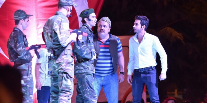 Uşak’ta 15 Temmuz programına ’Şehir Tiyatrosu’ damga vurdu