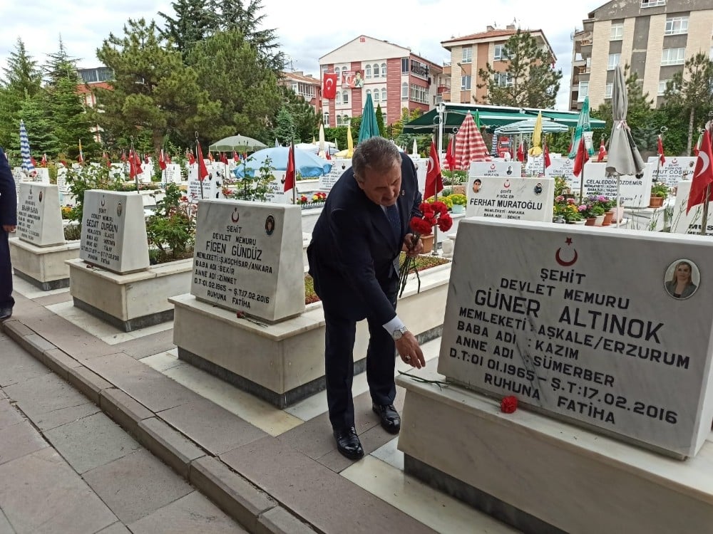 BBP Genel Başkanı Destici şehitliği ziyaret etti 