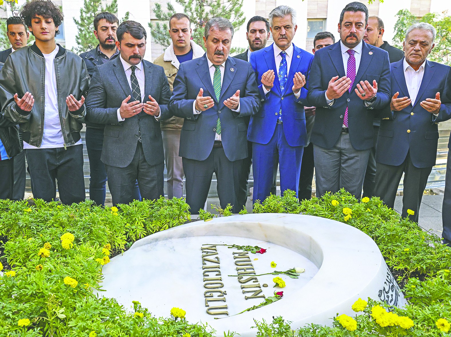 BBP Genel Başkanı Destici Yazıcıoğlu’nun kabrini ziyaret etti