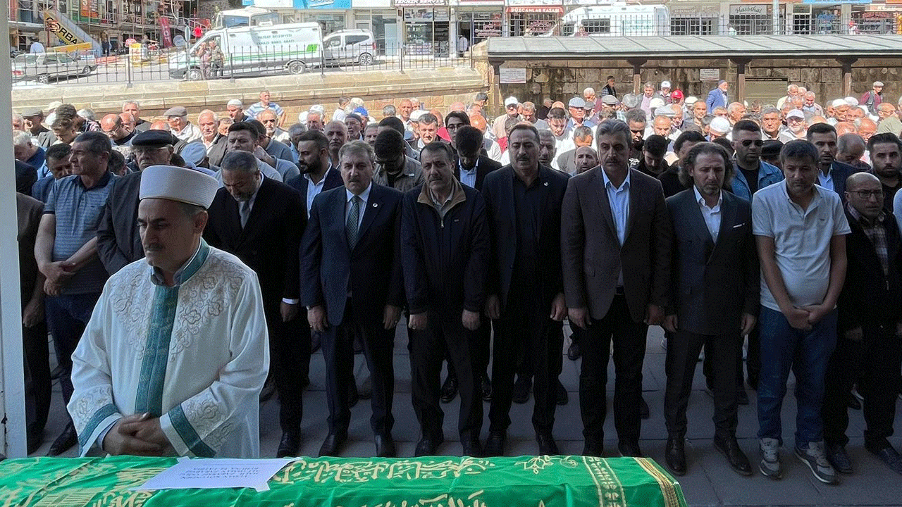 BBP lideri Destici Yozgat’ta cenazede görüntülendi!
