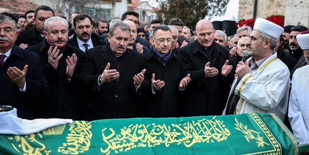 BBP lideri Destici'den babasına son görev! Cenazesi toprağa verildi