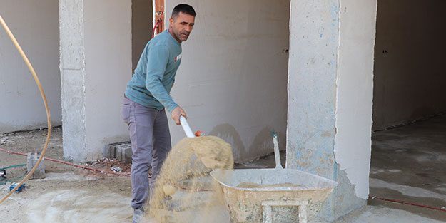 BBP'nin adayı gündüz inşaatta, akşam seçim çalışmasında