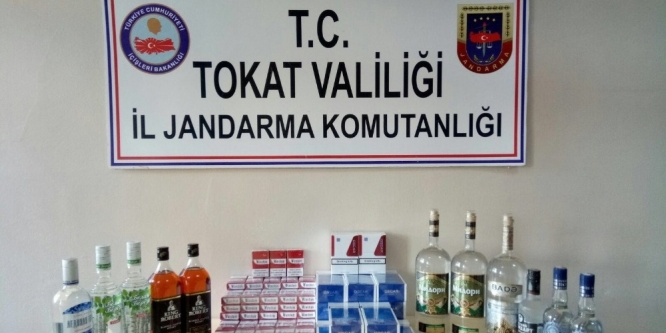 Valizinden 13 litre kaçak içki çıktı