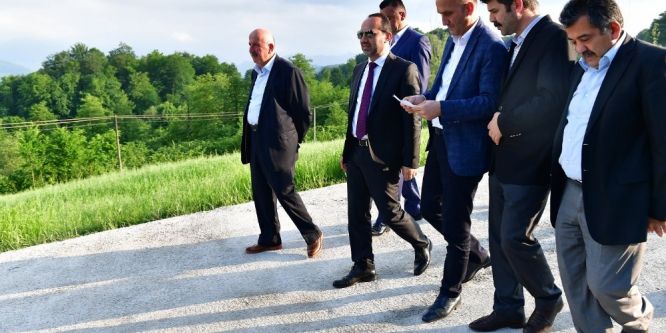 Tekkiraz’da beton yol çalışmaları