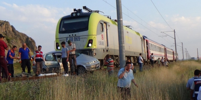 Raybüsün otomobile çarptığı kazada ölü sayısı 2’ye yükseldi
