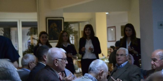 Huzurevine bağışta bulunanlara plaket verildi