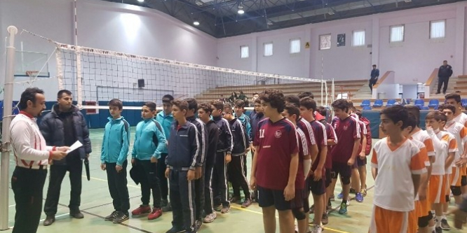 Voleybolda Evliya Çelebi Ortaokulu Adana birincisi oldu
