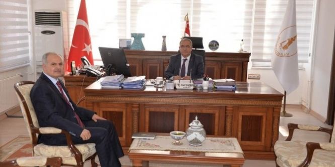 Müftü Hüseyin Hazırlar, Vali Nayir’i ziyaret etti