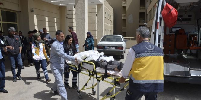 Sondaj kuyusundaki elektrik arızasını gidermeye çalışan 2 kişi akıma kapıldı