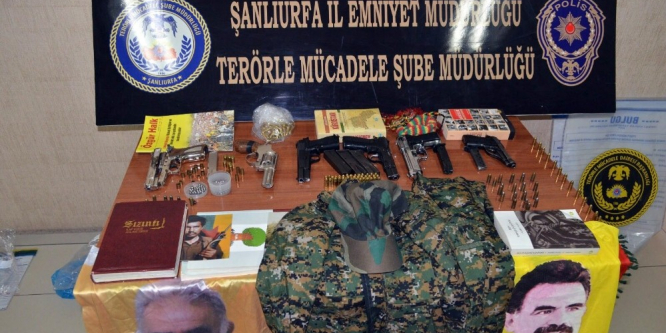 Eylem hazırlığındaki teröristler silah ve FETÖ dergileriyle yakalandı
