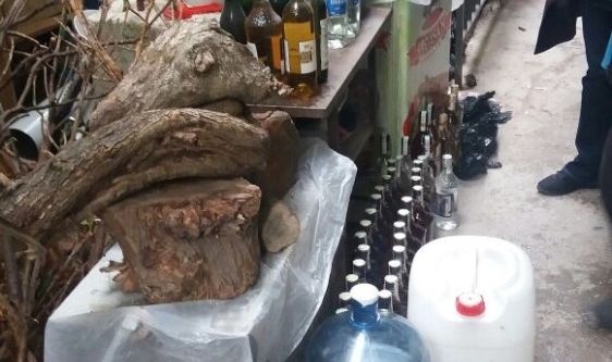 İzmir’de sahte içki operasyonu