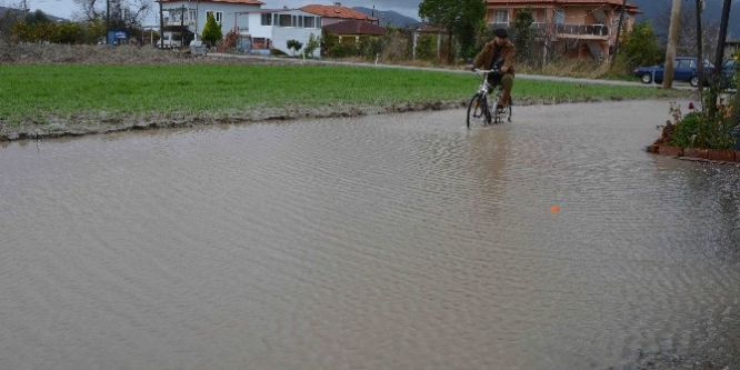 Ortaca’da şiddetli yağış hayatı olumsuz etkiledi