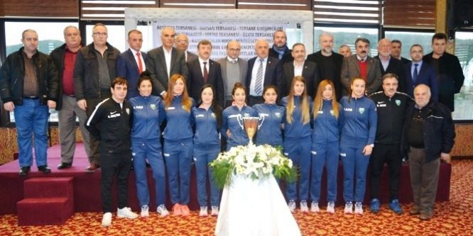 Şampiyonlar ödüllendirildi