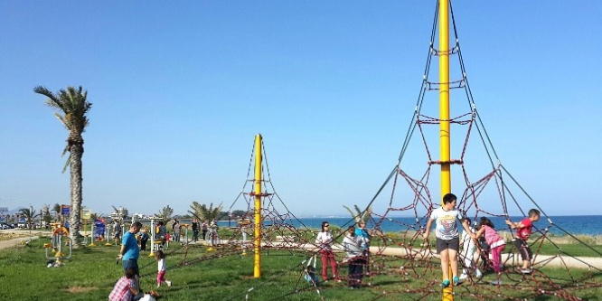 Cemer Kent Ekipmanları, Dünya çocukları için üretiyor