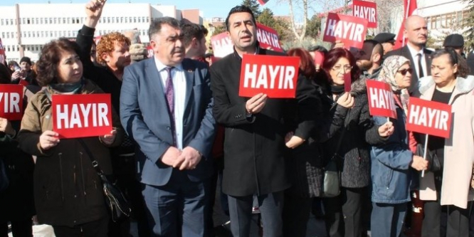 CHP ‘Ayağa kalkıyoruz’ sloganıyla meydanlarda