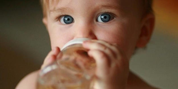 Bebeğe bu aya kadar asla su vermeyin!