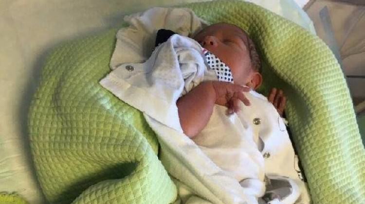 Bebeği parka bıraktılar