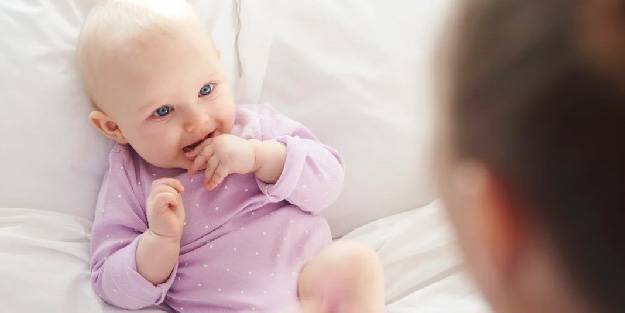 Bebekler ne zaman konuşur? Bebeğin erken konuşması için ne yapmalı?