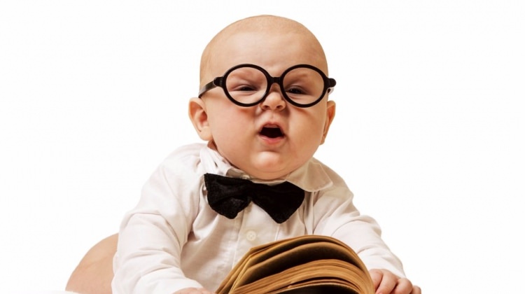 Bebek anne karnında görmeye başlıyor