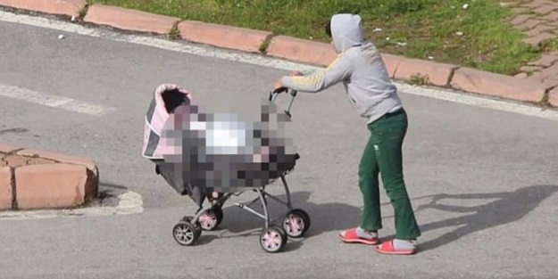 Bebek arabasındakini görenler şoke oldu!