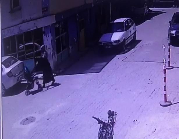 Bebek arabasını çalan şüpheli kamerada 