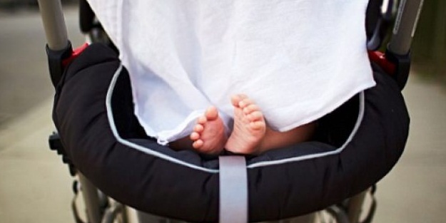 Bebek arabasının üzerini sakın örtmeyin