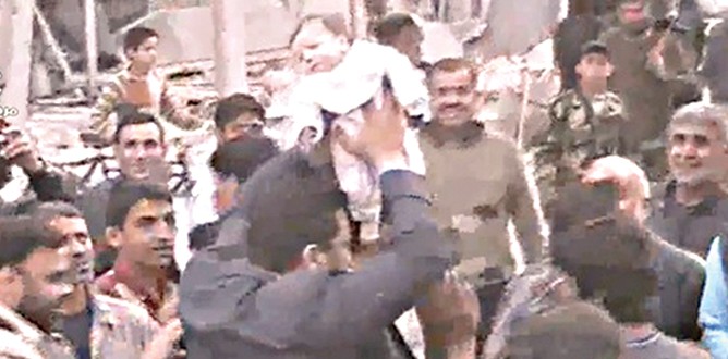 Bebek enkazdan canlı çıkarıldı