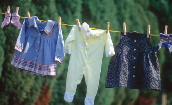 Bebek giysilerindeki lekelerden kurtulmanın en kolay yolunu açıklıyoruz!